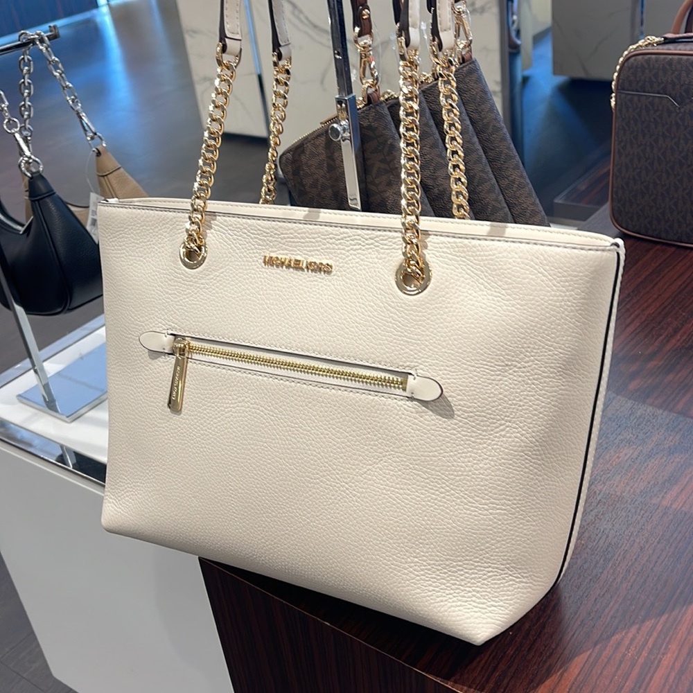 MICHAEL KORS
Jet Set Medium Front Zip Pebbled Leather Chain Tote Bag
Light Cream - Picture 6 of 16